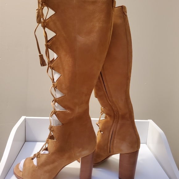 Camel colored cutout Frye boots NWOT - Picture 3 of 6